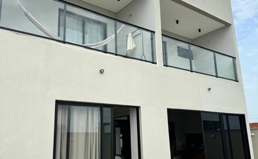 Venda de casa no condomínio Petrópolis
