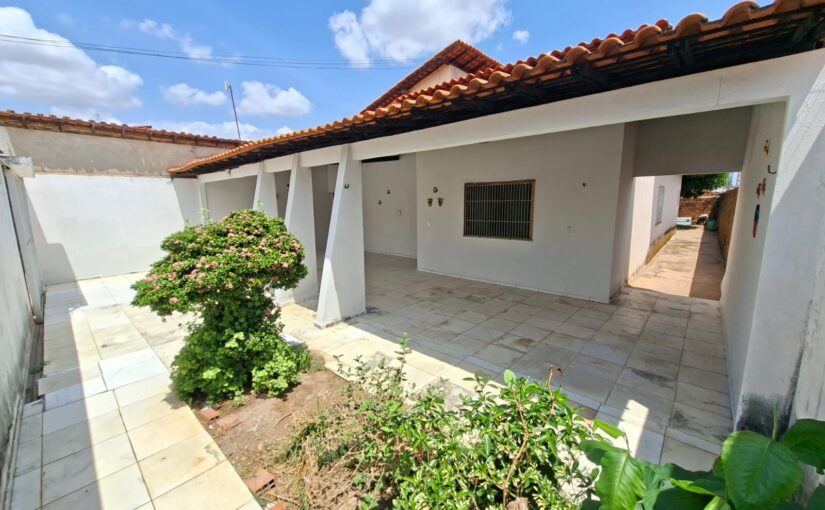 Venda de casa com lote grande no parque alvorada em Timon