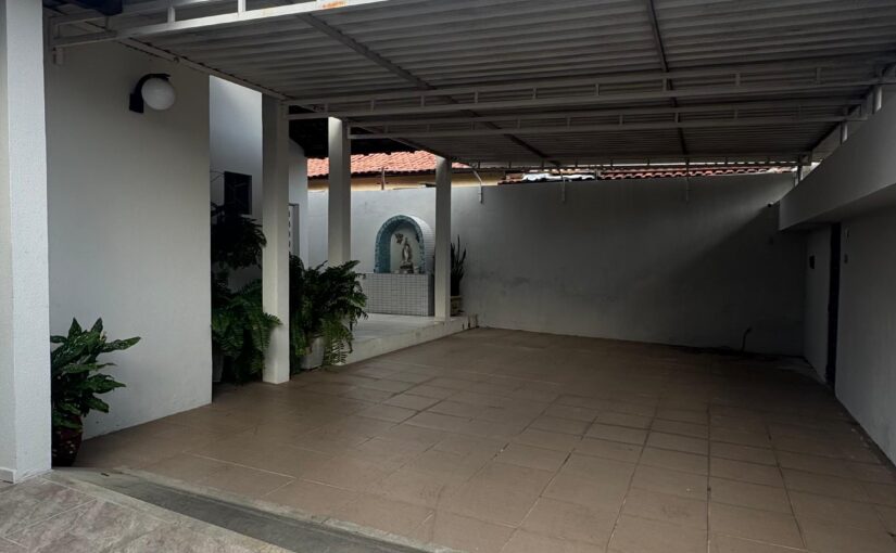 Venda de casa na perto da Av. Kennedy zona leste de Teresina