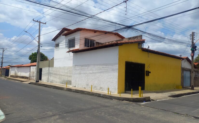 VENDE-SE EXCELENTE IMÓVEL DE ESQUINA CENTRO DE TERESINA
