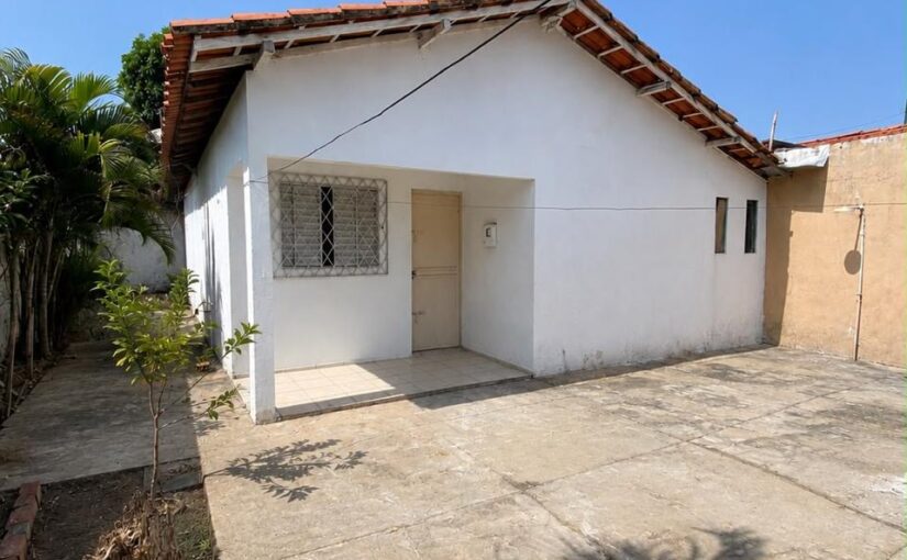 CASA À VENDA – ZONA LESTE Próximo ao Zequinha Freire